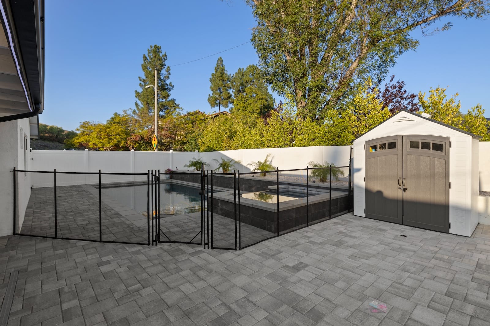 1594 Kirk Avenue backyard