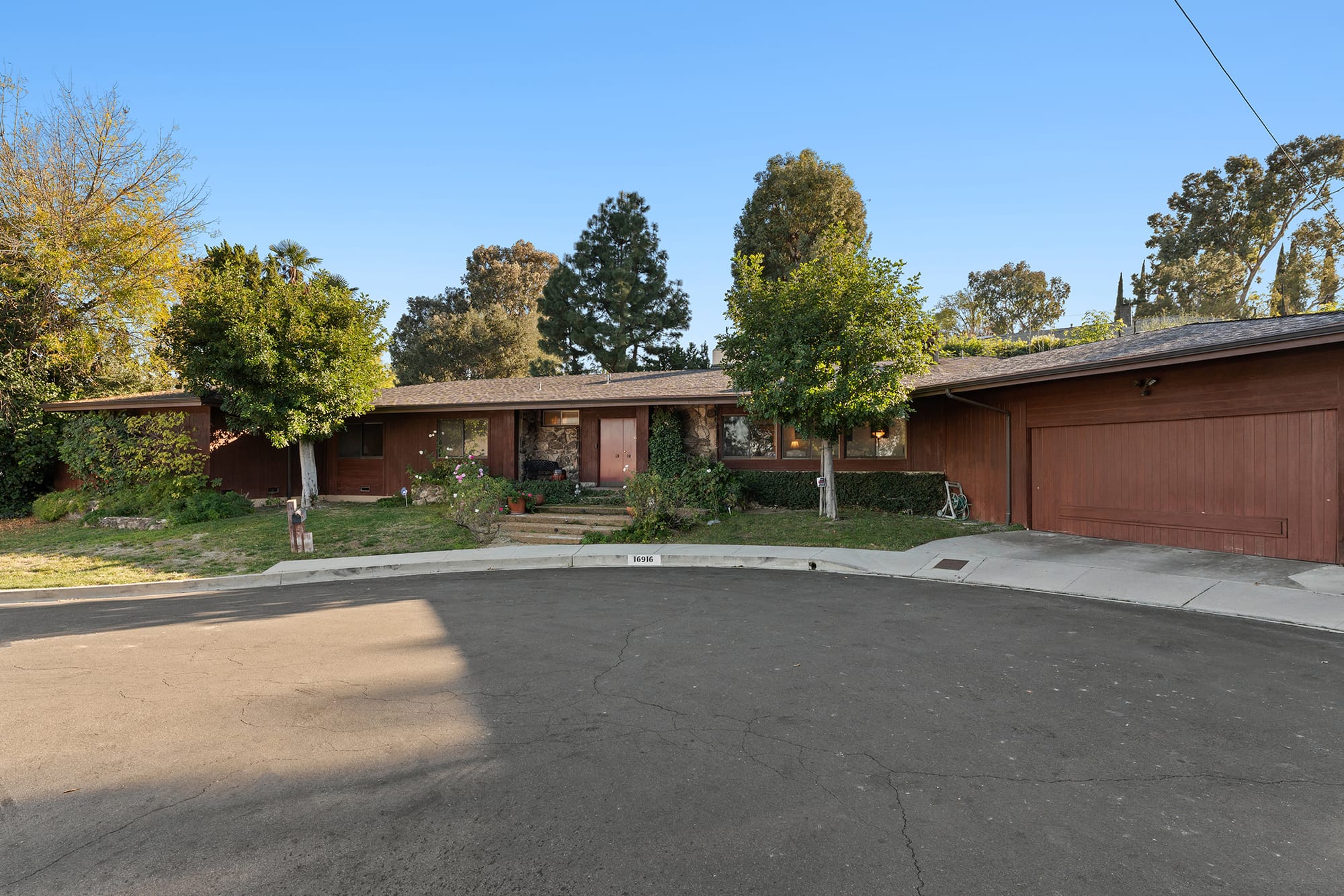 16916 Dormie Pl living area
