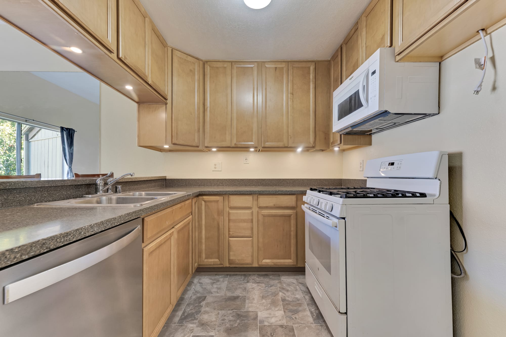 Community amenities and outdoor space