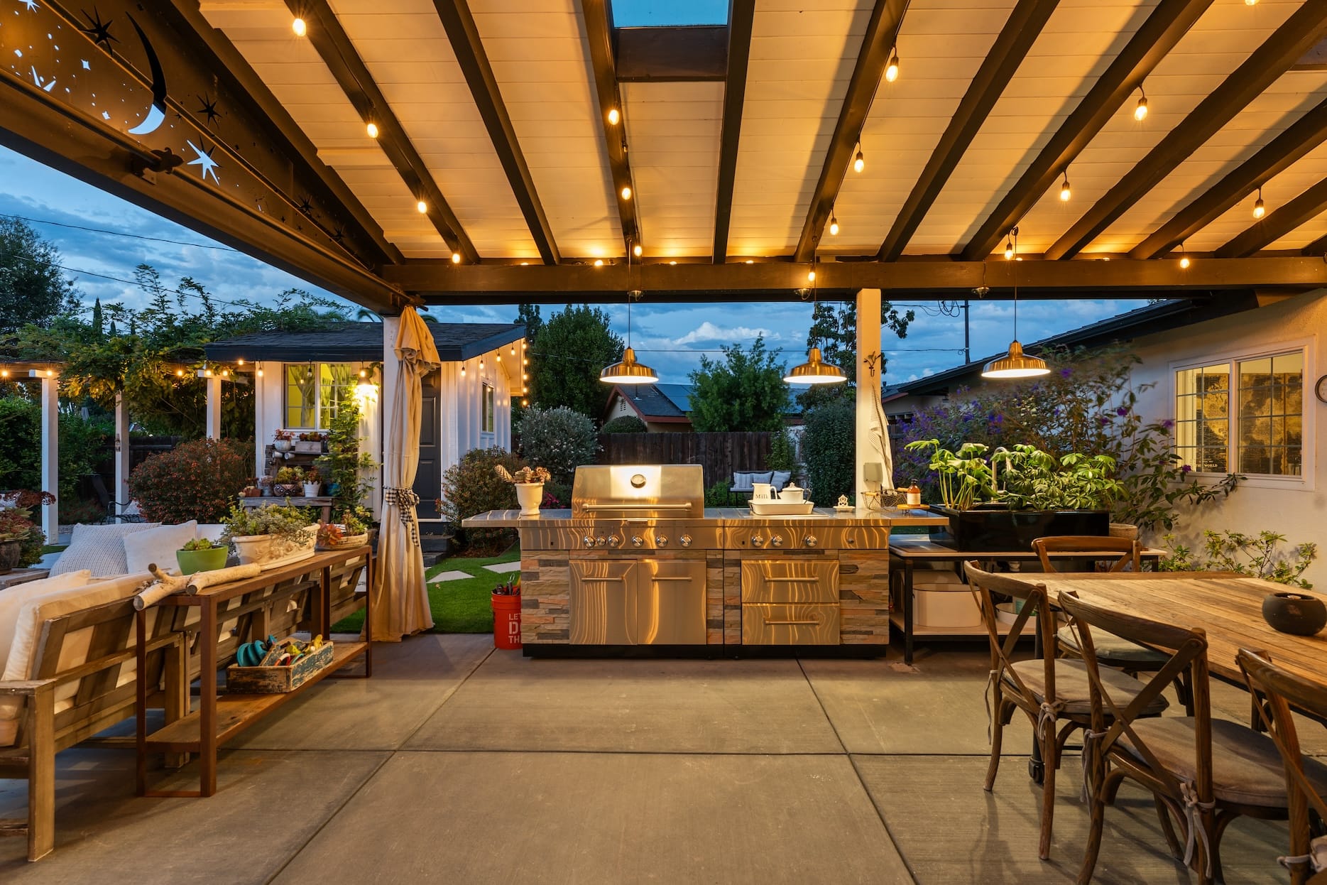1873 Montgomery Road kitchen and dining area