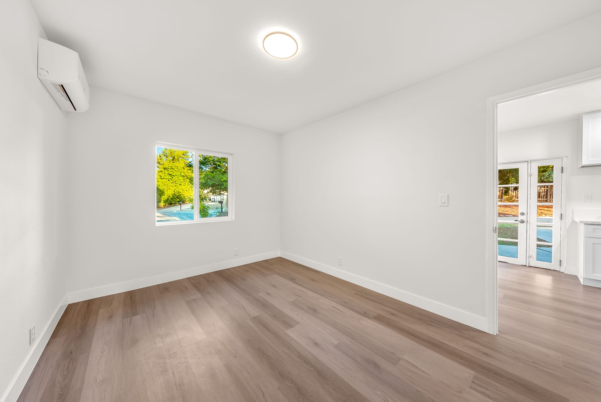 2531 Scott Pl bedroom