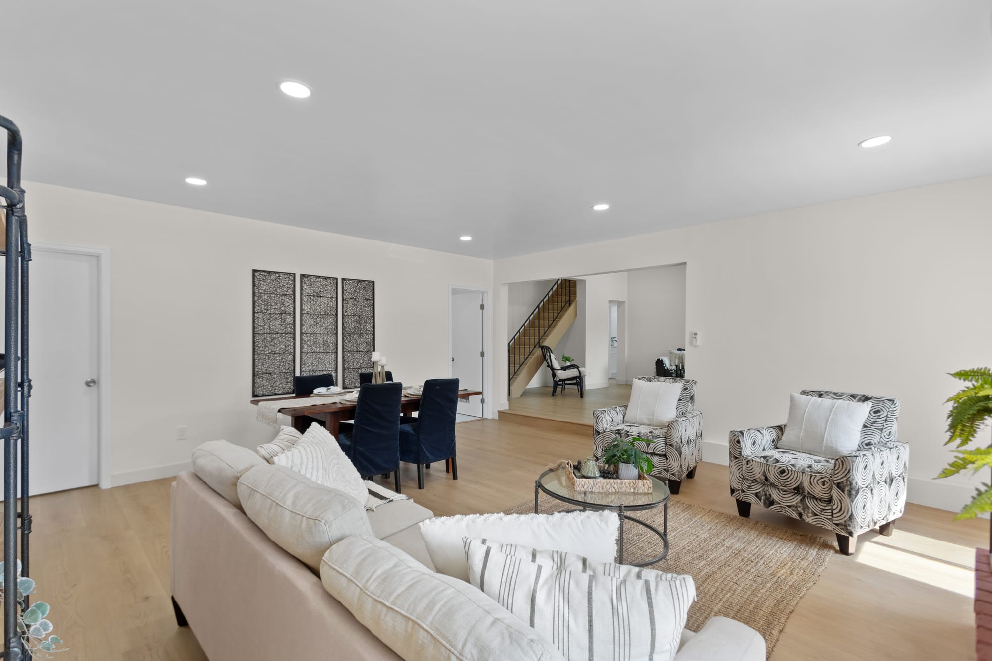 3955 Blackwood Street living area
