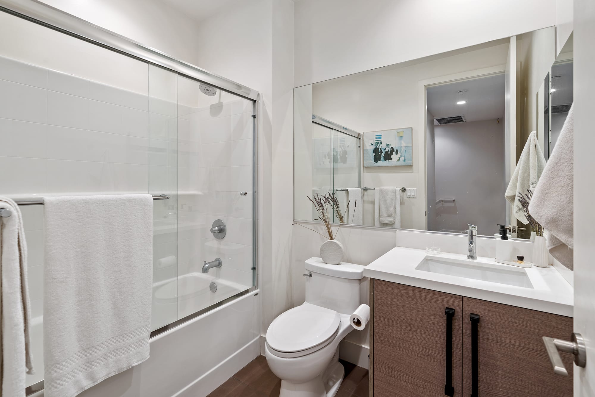 Additional property detail at 5662 Hazeltine Avenue