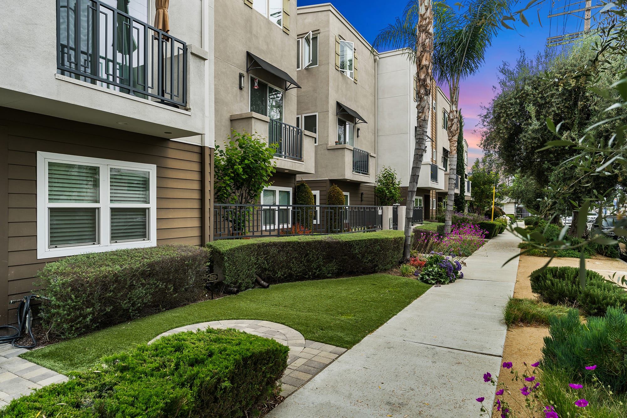 Neighborhood context for 5662 Hazeltine Avenue