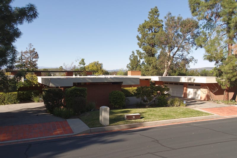 Case Study House No. 28, a 1966 Modernist landmark home in Thousand Oaks, seen from the street