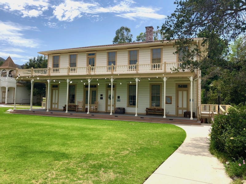 Historic Stagecoach Inn with white veranda and green lawn in Newbury Park, Thousand Oaks