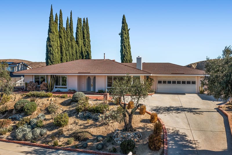 Front of 1368 Harmony Ct, Thousand Oaks