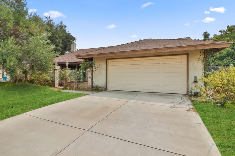 Front of 250 W Avenida De Los Arboles, Thousand Oaks