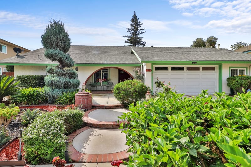 Front of 334 Larcom St, Thousand Oaks
