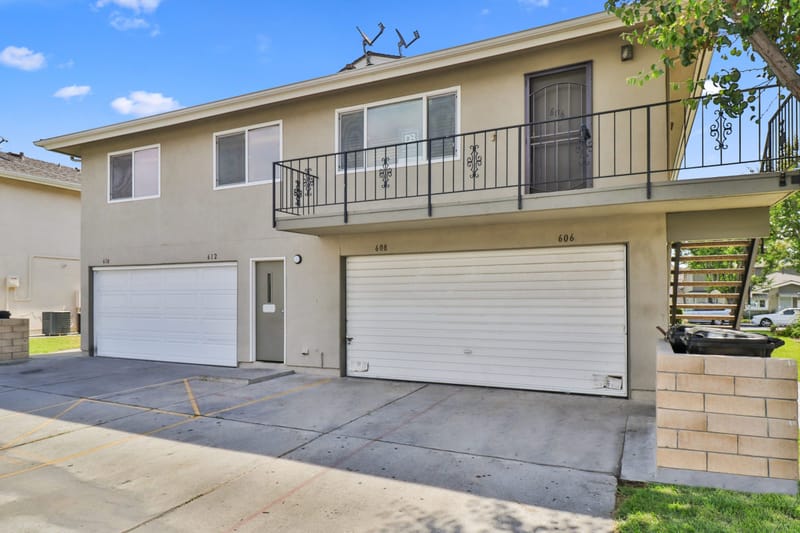 Front of 606 Paseo Esmeralda, Thousand Oaks